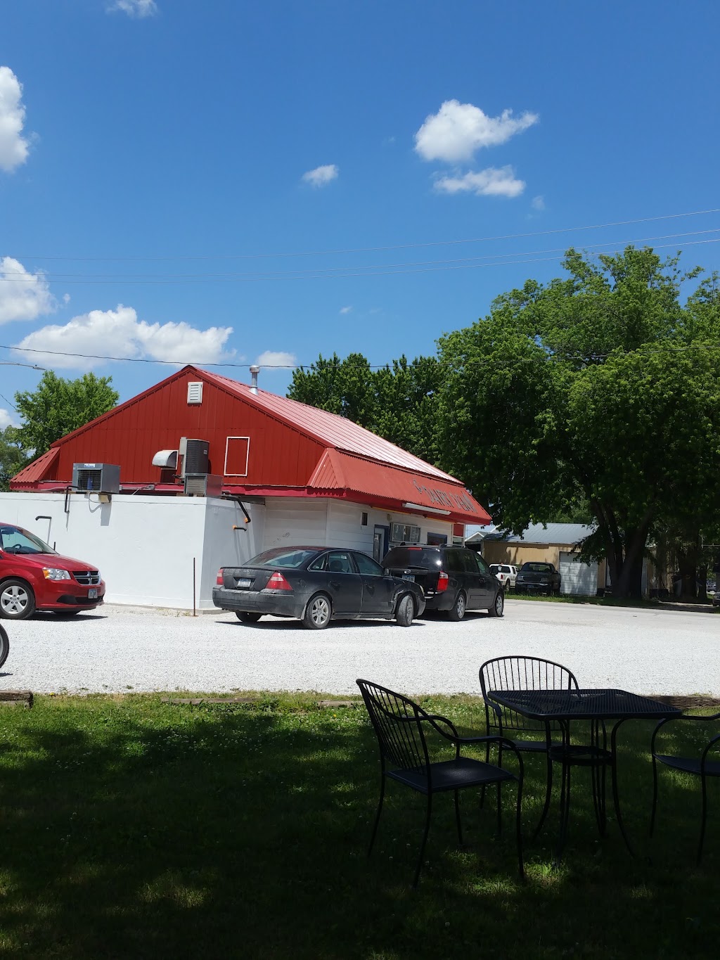 JCs Dairy Den (Formerly Dairy Den) | restaurant | 420 W Erie St, Missouri Valley, IA 51555, USA | 7126422735 OR +1 712-642-2735