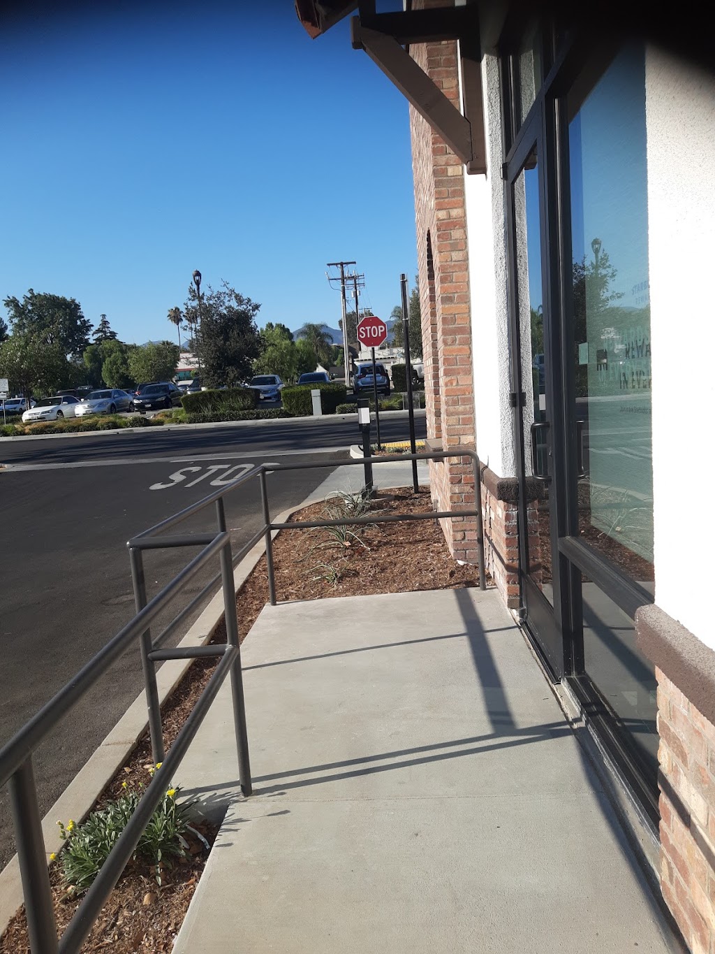 Starbucks | cafe | 735 S Main St, Corona, CA 92882, USA | 9518991329 OR +1 951-899-1329