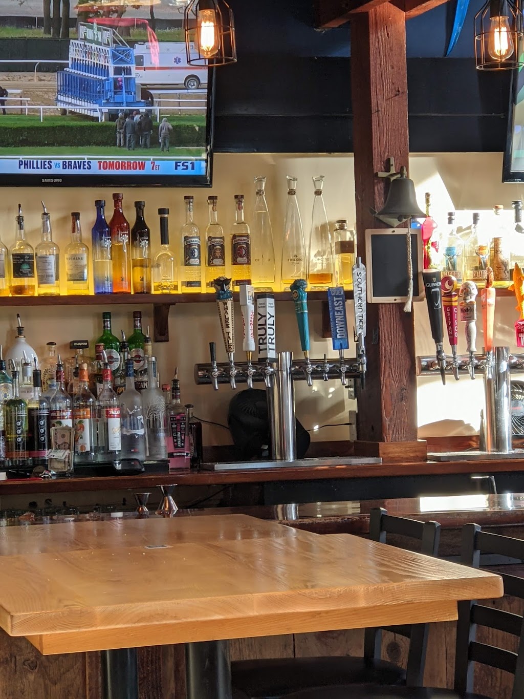 The Charlie Noble | restaurant | 15 S Water St, Nantucket, MA 02554, USA | 5088255260 OR +1 508-825-5260