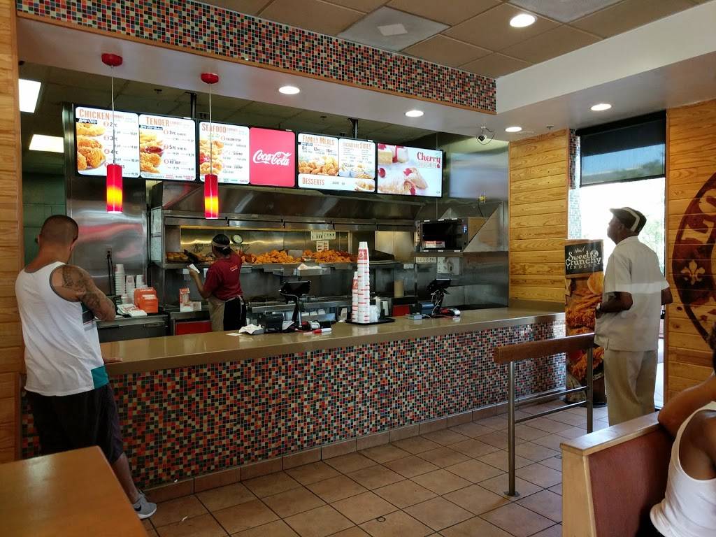 Popeyes Louisiana Kitchen | restaurant | 26150 Iris Ave, Moreno Valley, CA 92555, USA | 9512477200 OR +1 951-247-7200
