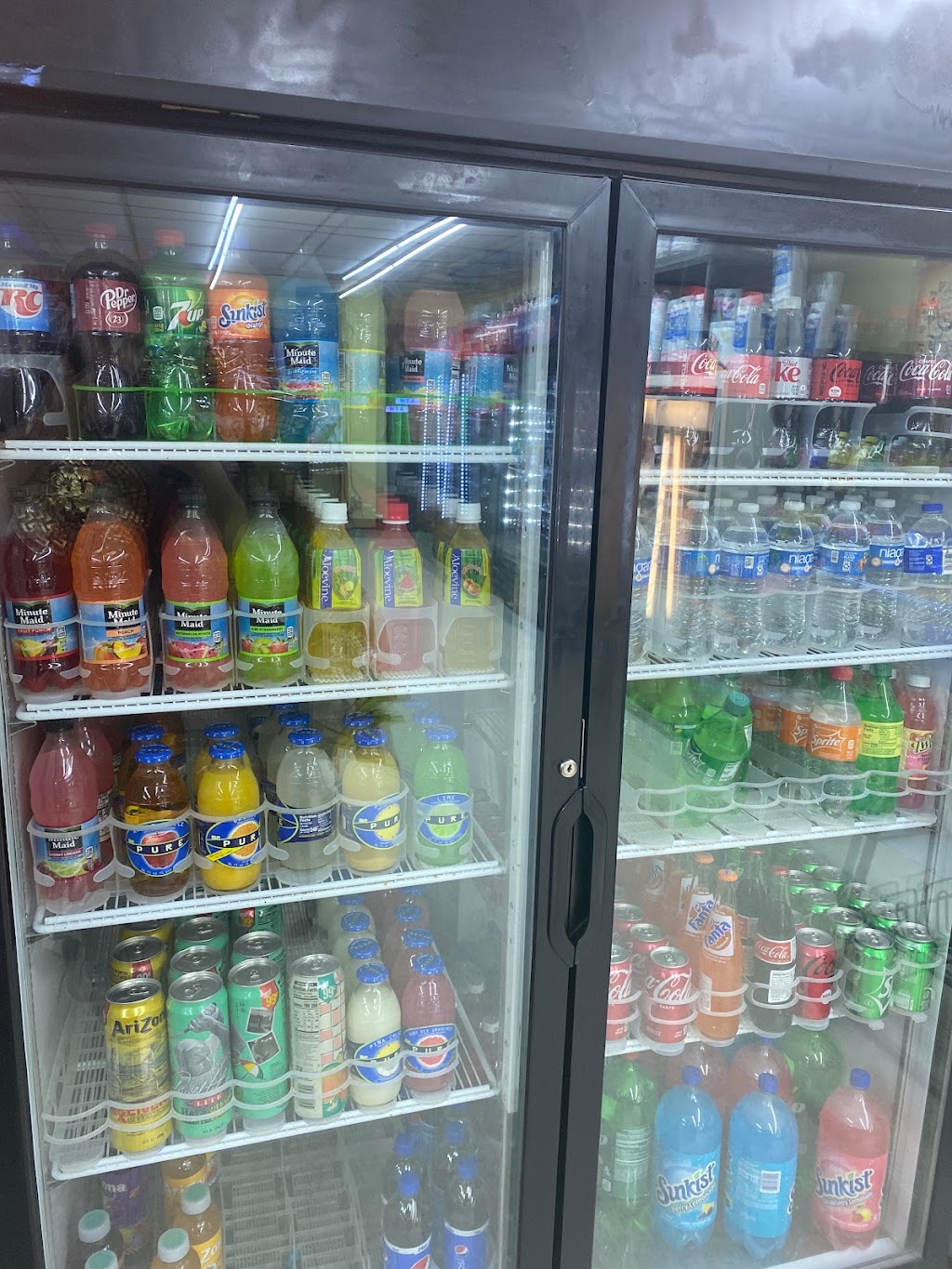 hook,s fish & chicken | restaurant | 978 White St, Cleveland, MS 38732, USA | 6628430374 OR +1 662-843-0374