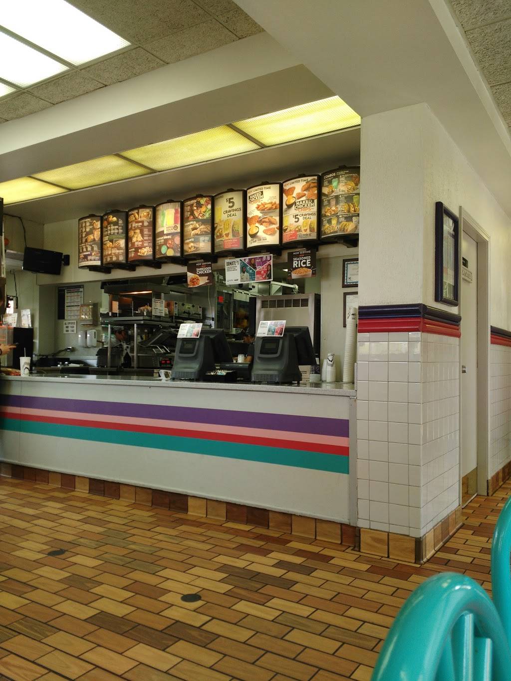 Taco Bell | meal takeaway | 137 S Western Ave, Carpentersville, IL 60110, USA | 8474268880 OR +1 847-426-8880