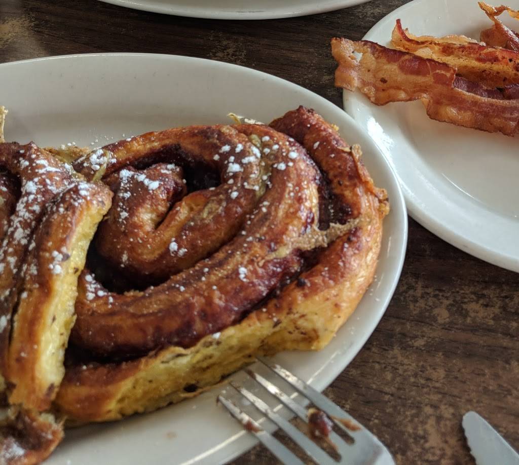 Hi-Hat Pancake House | bakery | 380 Maine Ave, Farmingdale, ME 04344, USA | 2075829842 OR +1 207-582-9842