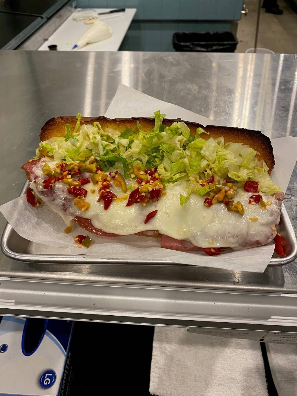 Tafts Brewpourium Columbus | restaurant | 440 W Broad St, Columbus, OH 43215, USA | 6144898900 OR +1 614-489-8900