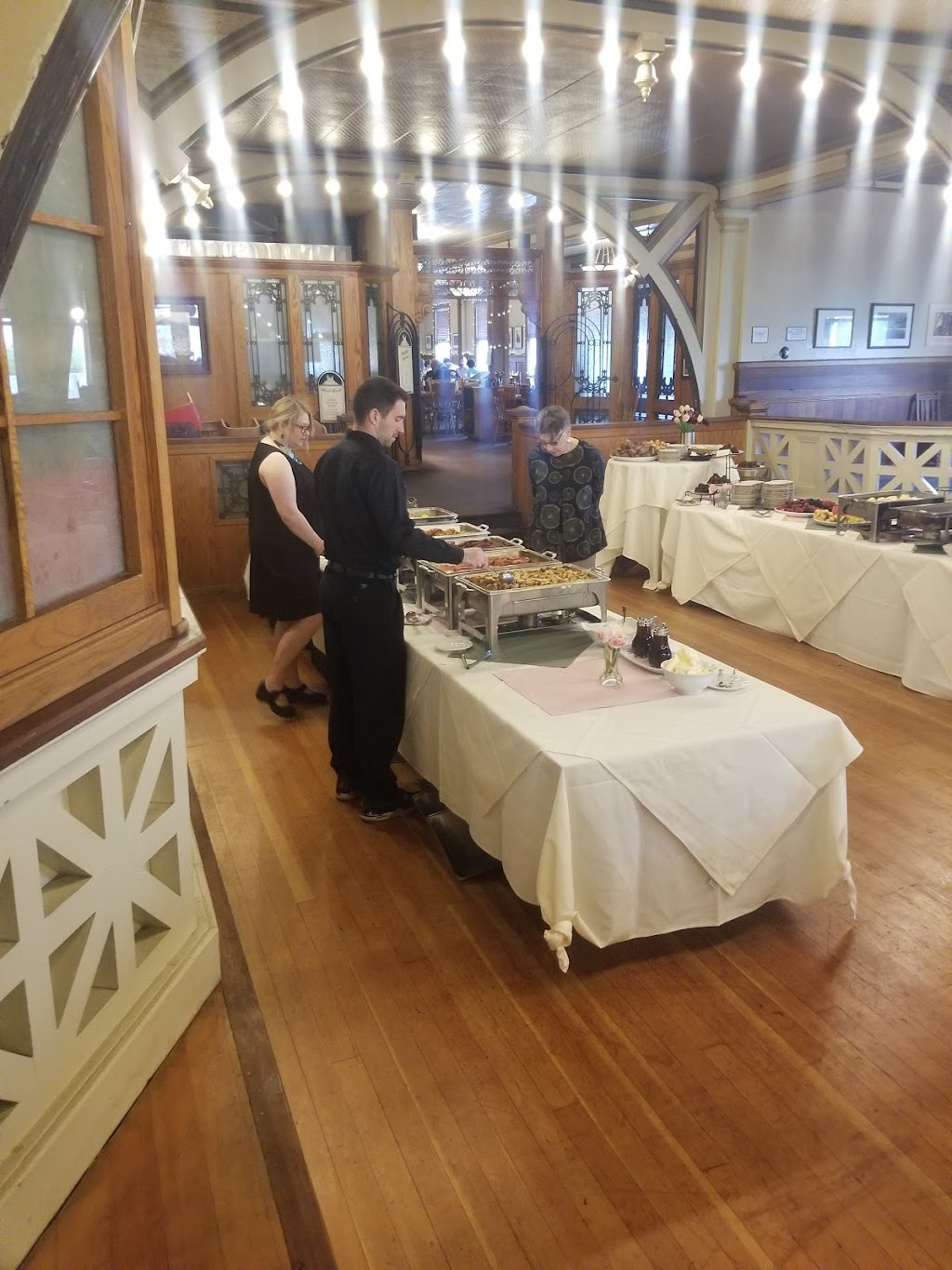 Plaza Grill | restaurant | 780 7th St, Arcata, CA 95521, USA | 7078260860 OR +1 707-826-0860