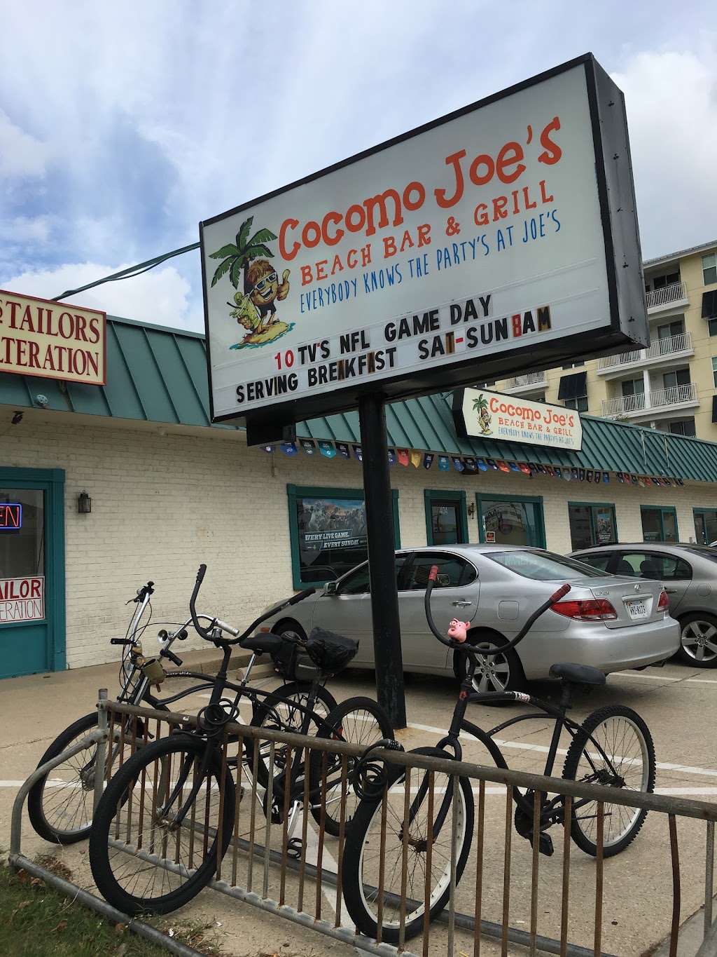 Cocomo Joes Beach Bar & Grill | restaurant | 404 Laskin Rd, Virginia Beach, VA 23451, USA | 7574220008 OR +1 757-422-0008