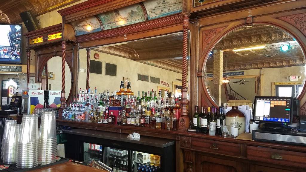 T&Js SmokeHouse | restaurant | 198 Delaware Ave, Put-In-Bay, OH 43456, USA | 4192850034 OR +1 419-285-0034