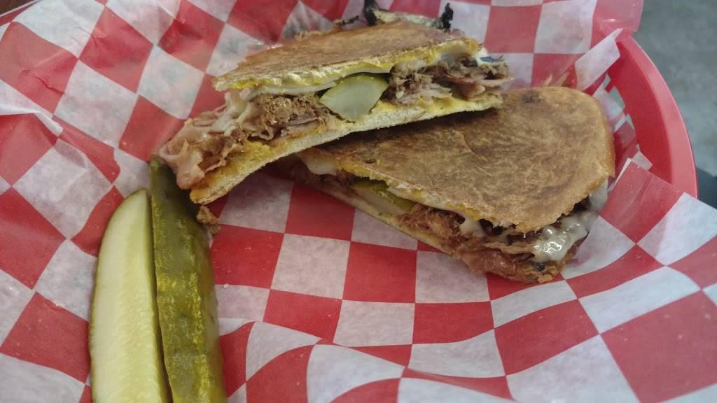 The Dilly Deli | restaurant | 1117 E Court St, Seguin, TX 78155, USA | 8304915027 OR +1 830-491-5027
