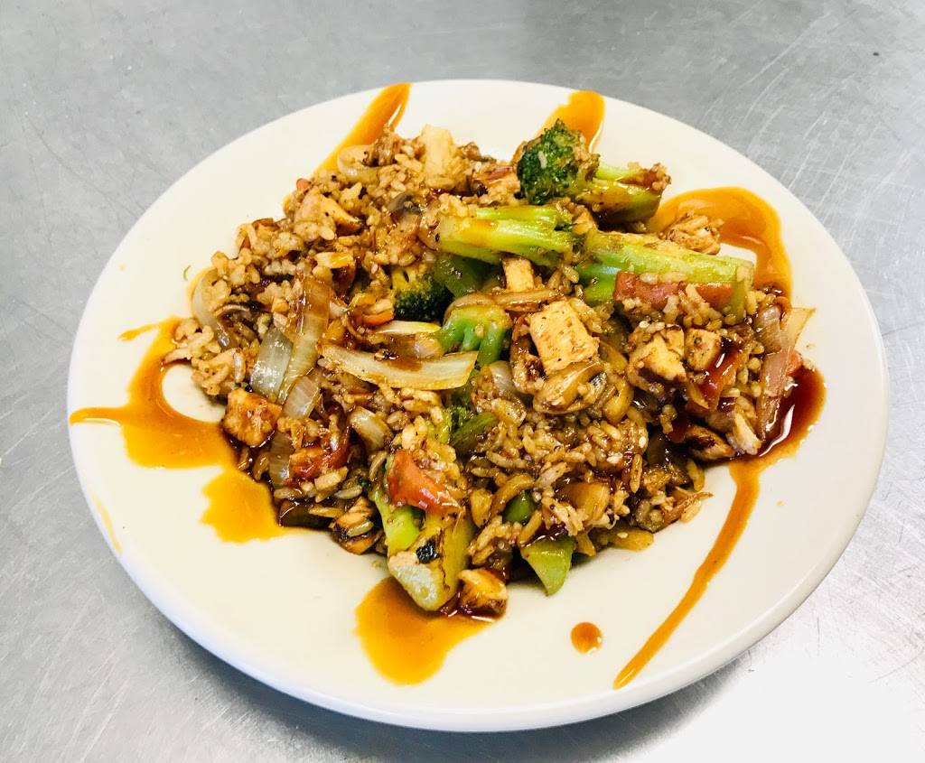 Throttle Down Sports Bar & Grill | restaurant | 607 E Marengo Rd, Tiffin, IA 52340, USA | 3195452669 OR +1 319-545-2669