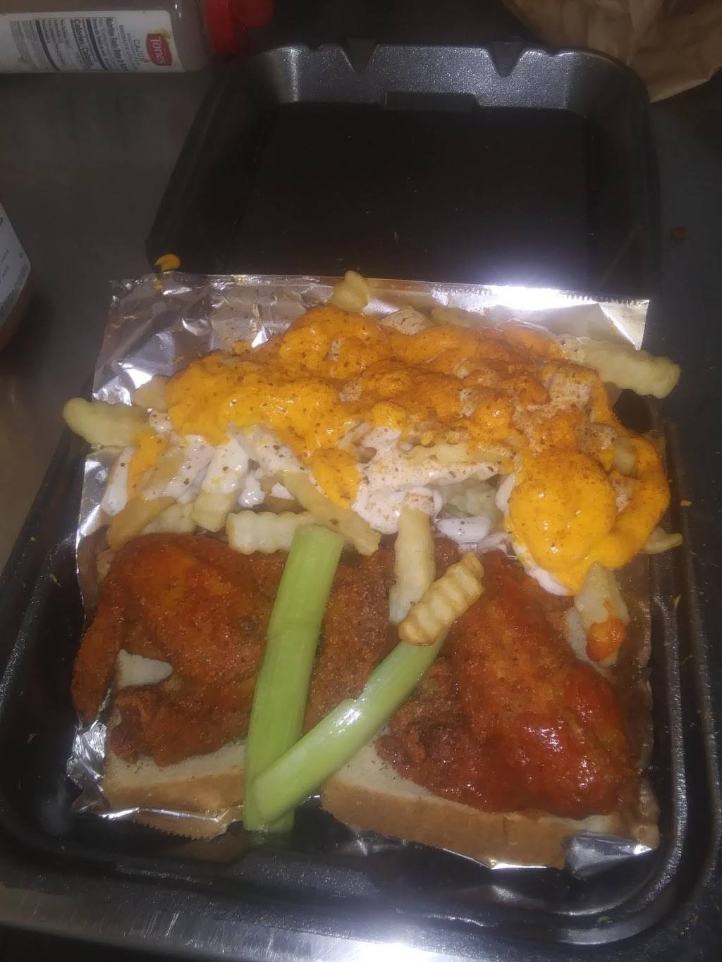 Wingout | restaurant | 814 3rd Ave W, Birmingham, AL 35204, USA | 2057774484 OR +1 205-777-4484