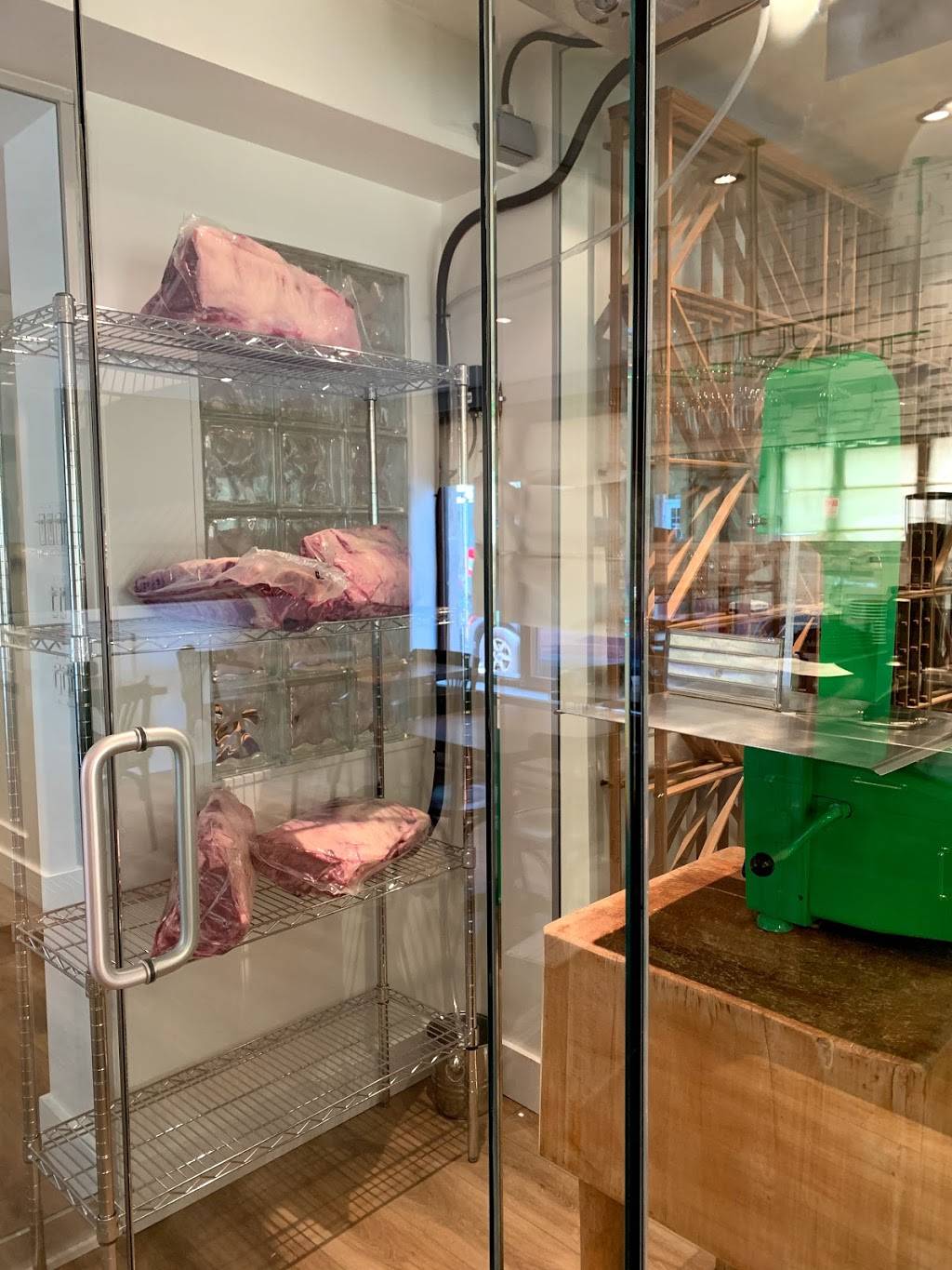 Mucca | restaurant | 236 Rue Saint-Zotique E, Montréal, QC H2S 1L1, Canada | 4383753033 OR +1 438-375-3033