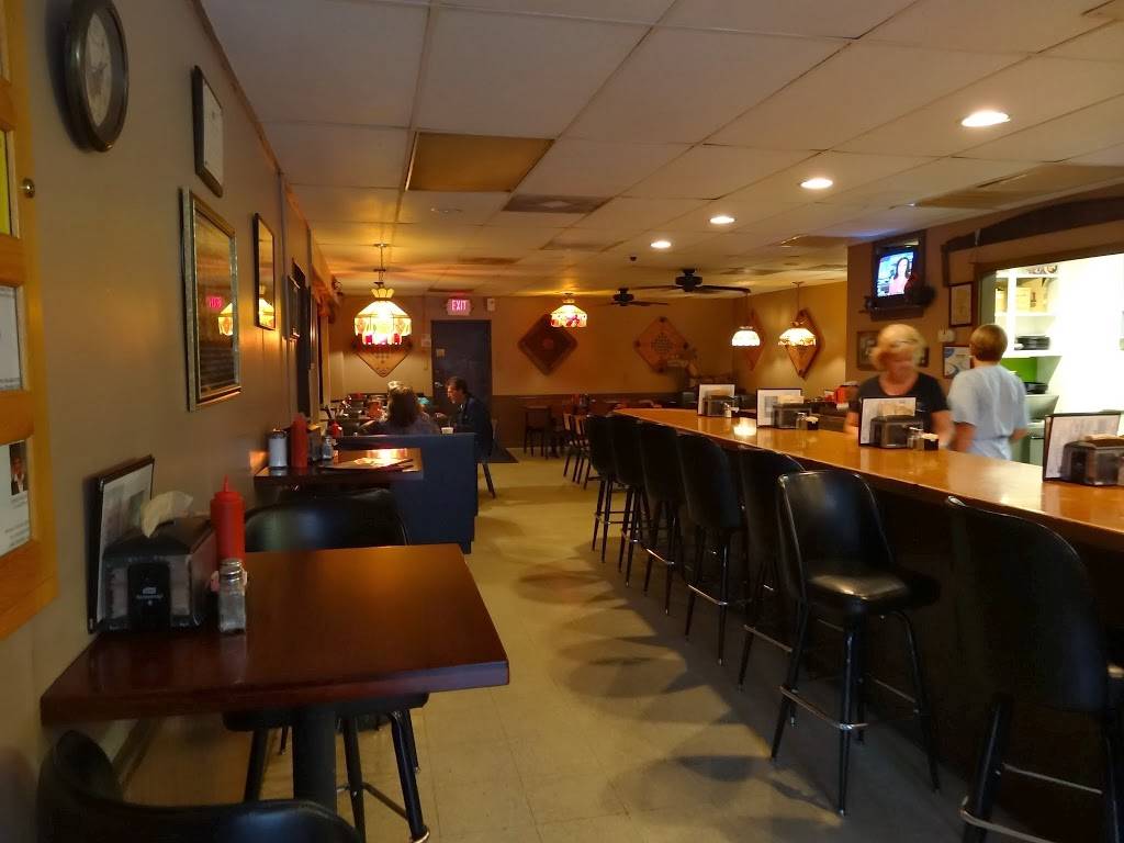 Virlies Grill | restaurant | 58 Hillsboro St, Pittsboro, NC 27312, USA | 9195420376 OR +1 919-542-0376