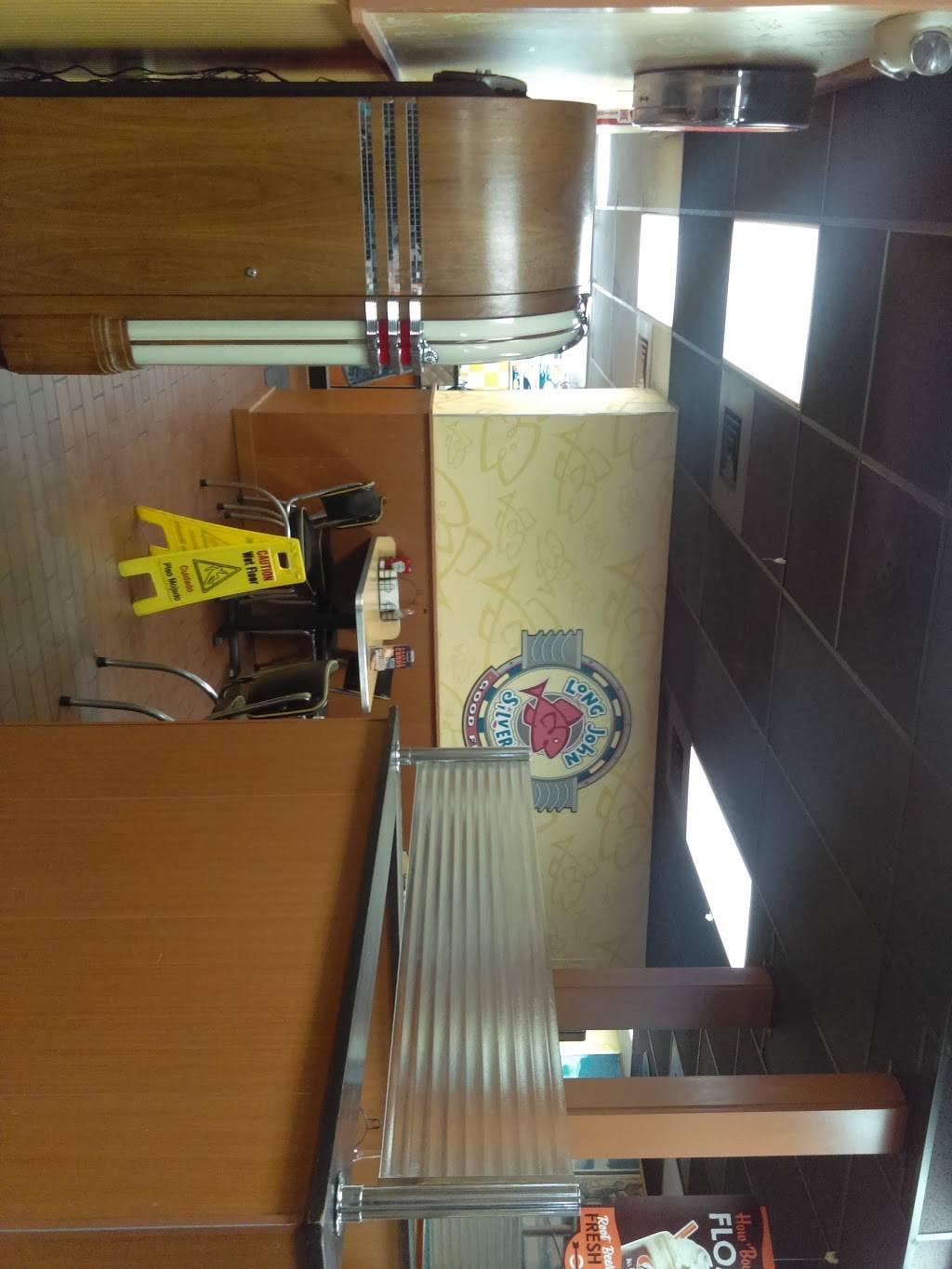 Long John Silvers | restaurant | 2501 E Oakland Ave, Bloomington, IL 61701, USA | 3096631823 OR +1 309-663-1823