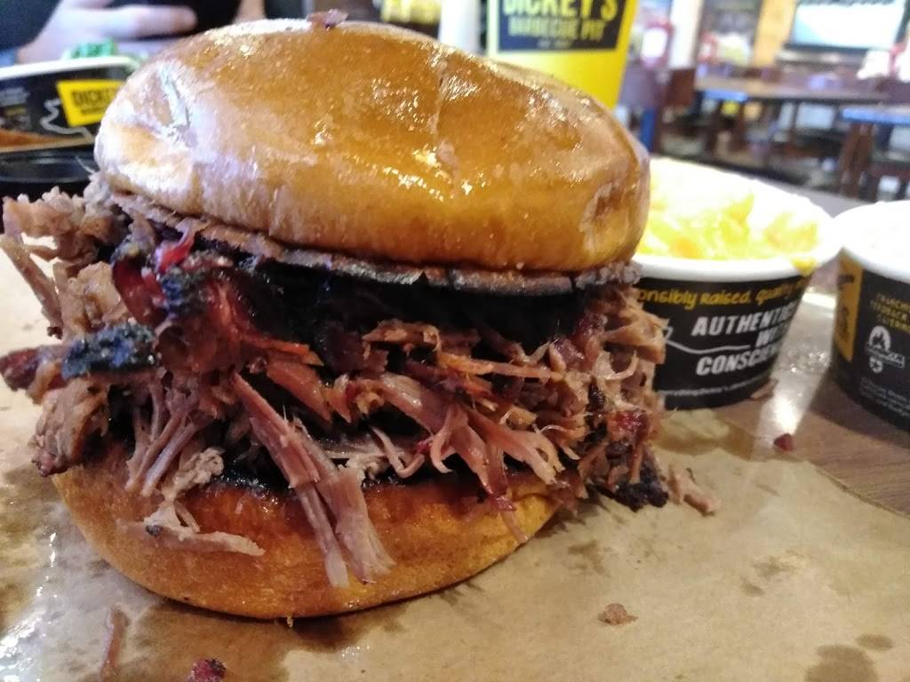 Dickeys Barbecue Pit | restaurant | 21853 Ventura Blvd, Woodland Hills, CA 91364, USA | 8183139700 OR +1 818-313-9700