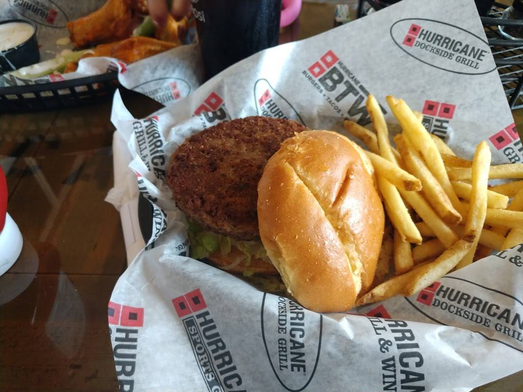 Hurricane Grill & Wings | meal takeaway | 1500 Gateway Blvd Suite 110, Boynton Beach, FL 33436, USA | 5618774562 OR +1 561-877-4562
