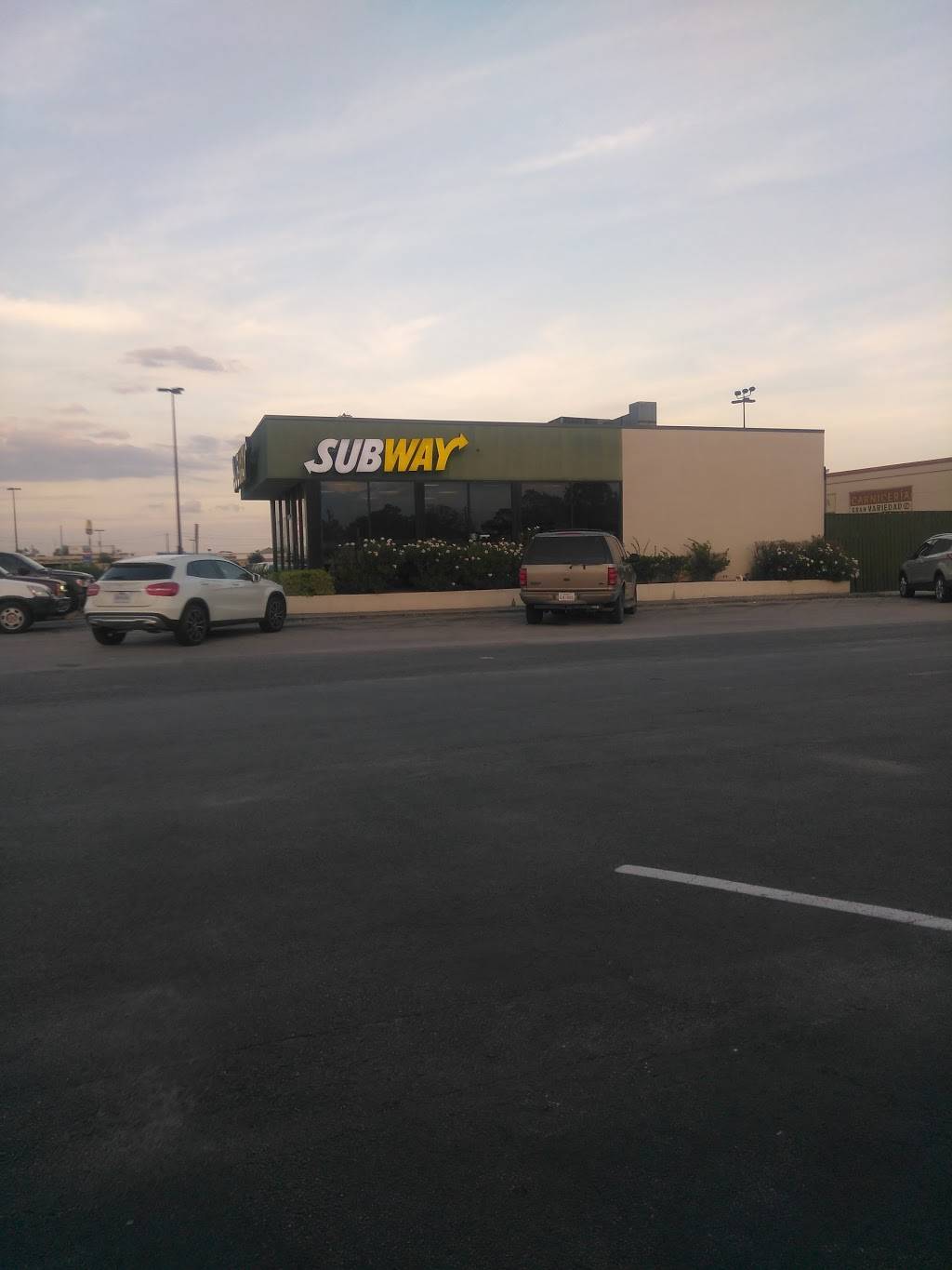 Subway Restaurants | restaurant | 3804 Little York Rd, Houston, TX 77093, USA | 7136975600 OR +1 713-697-5600