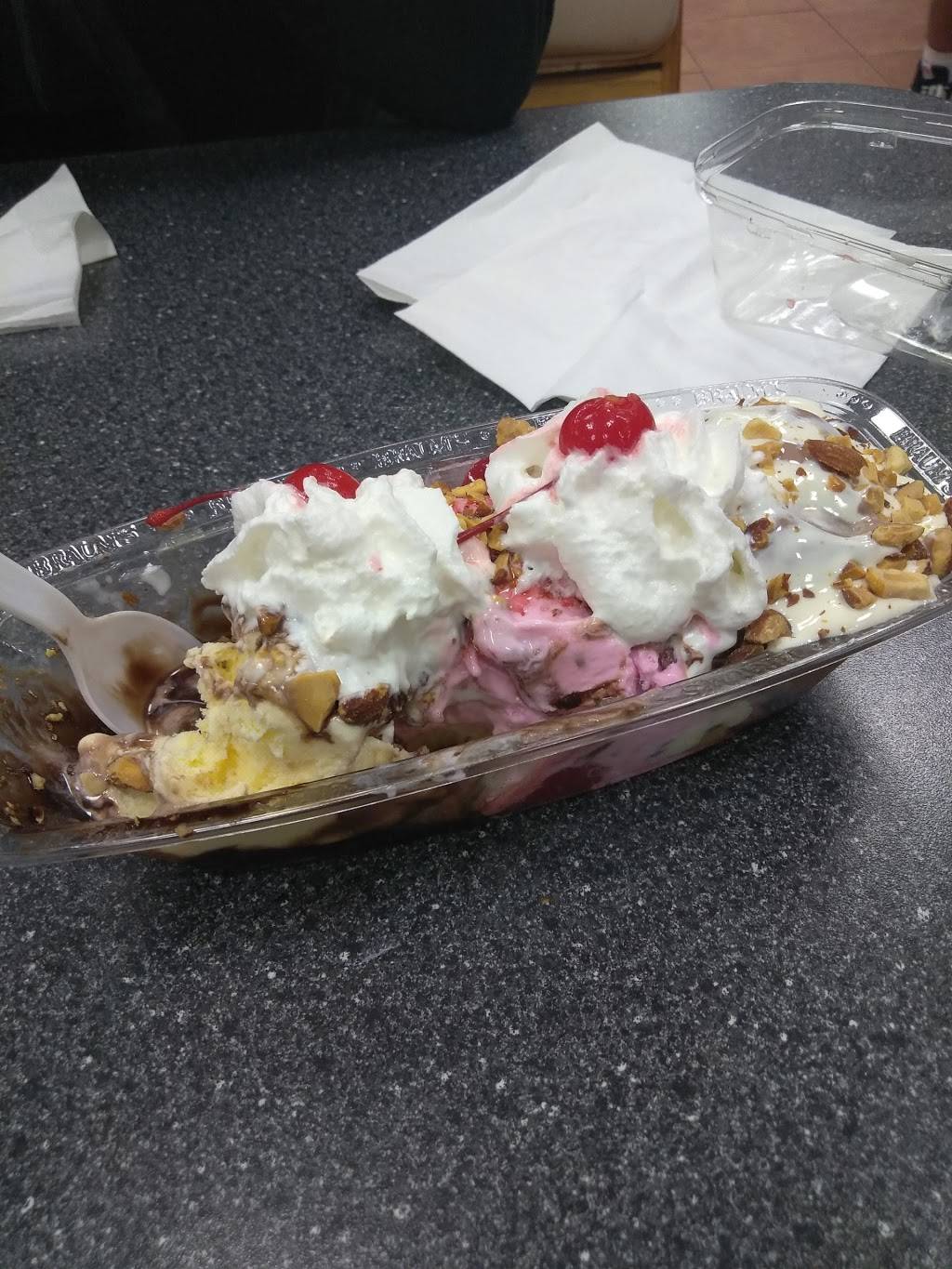 Braums Ice Cream & Burger Restaurant | restaurant | 100 N University Dr, Fort Worth, TX 76107, USA | 8173389072 OR +1 817-338-9072