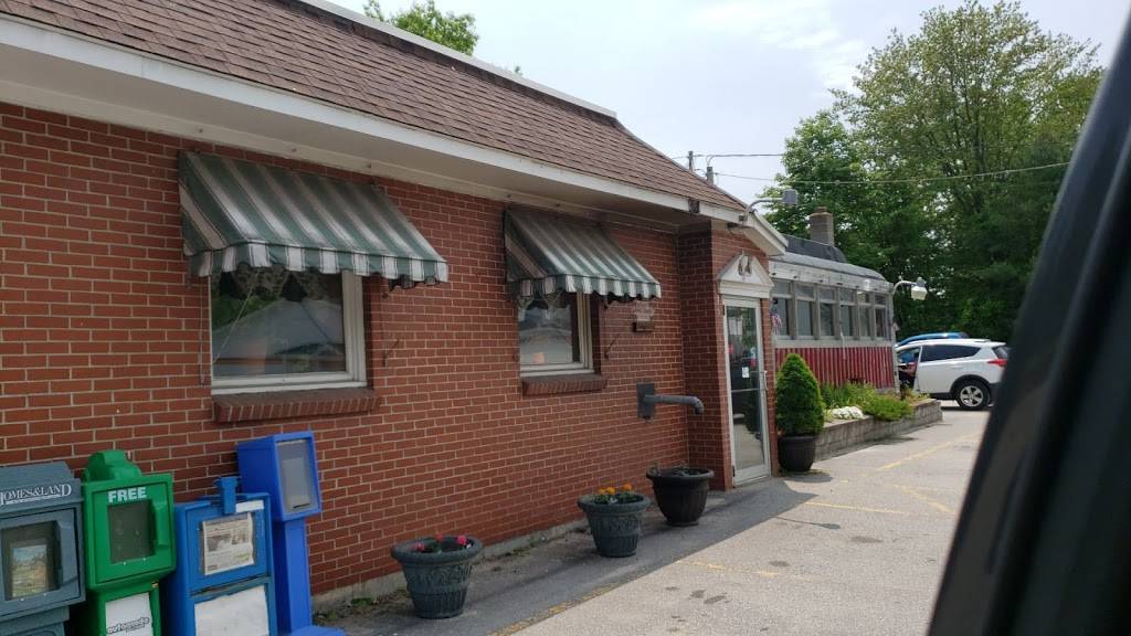 Hillsborough Diner | restaurant | 83 Henniker St, Hillsboro, NH 03244, USA | 6034643575 OR +1 603-464-3575