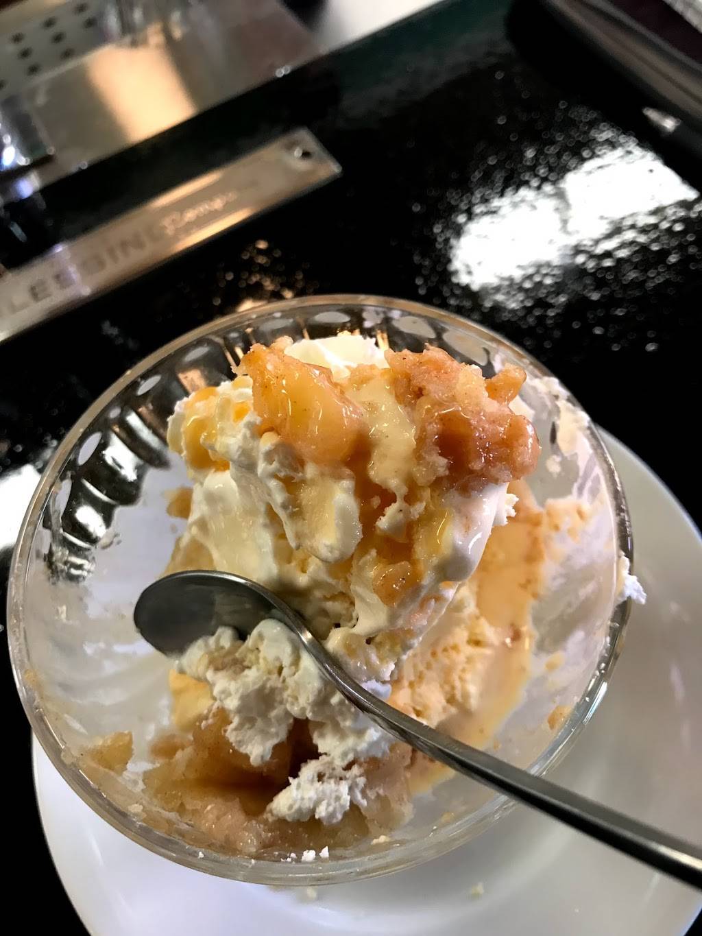 Hazelwood Farmacy & Soda Fountain | restaurant | 429 Hazelwood Ave, Waynesville, NC 28786, USA | 8282466996 OR +1 828-246-6996