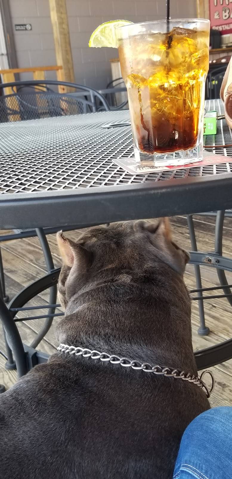 The Beef and Barrel Restaurant & Lounge | night club | 1112 West Ave, Crossville, TN 38555, USA | 9314569211 OR +1 931-456-9211