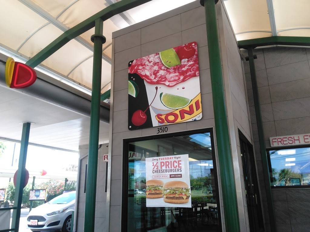 Sonic Drive-In | restaurant | 3510 Roosevelt Ave, San Antonio, TX 78214, USA | 2109243398 OR +1 210-924-3398