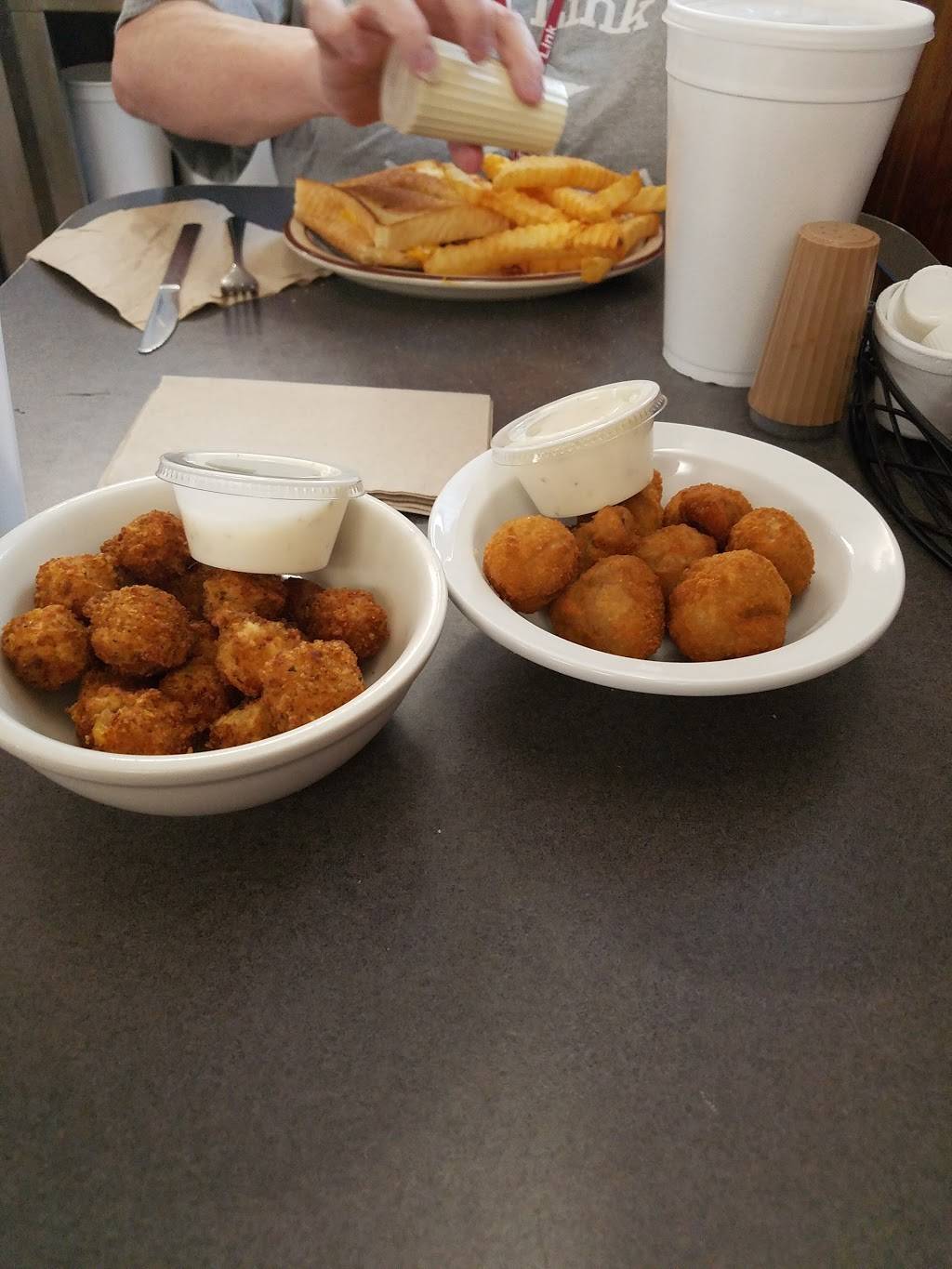 Kunkels Drive In | restaurant | 2402 Park Rd, Connersville, IN 47331, USA | 7658259211 OR +1 765-825-9211