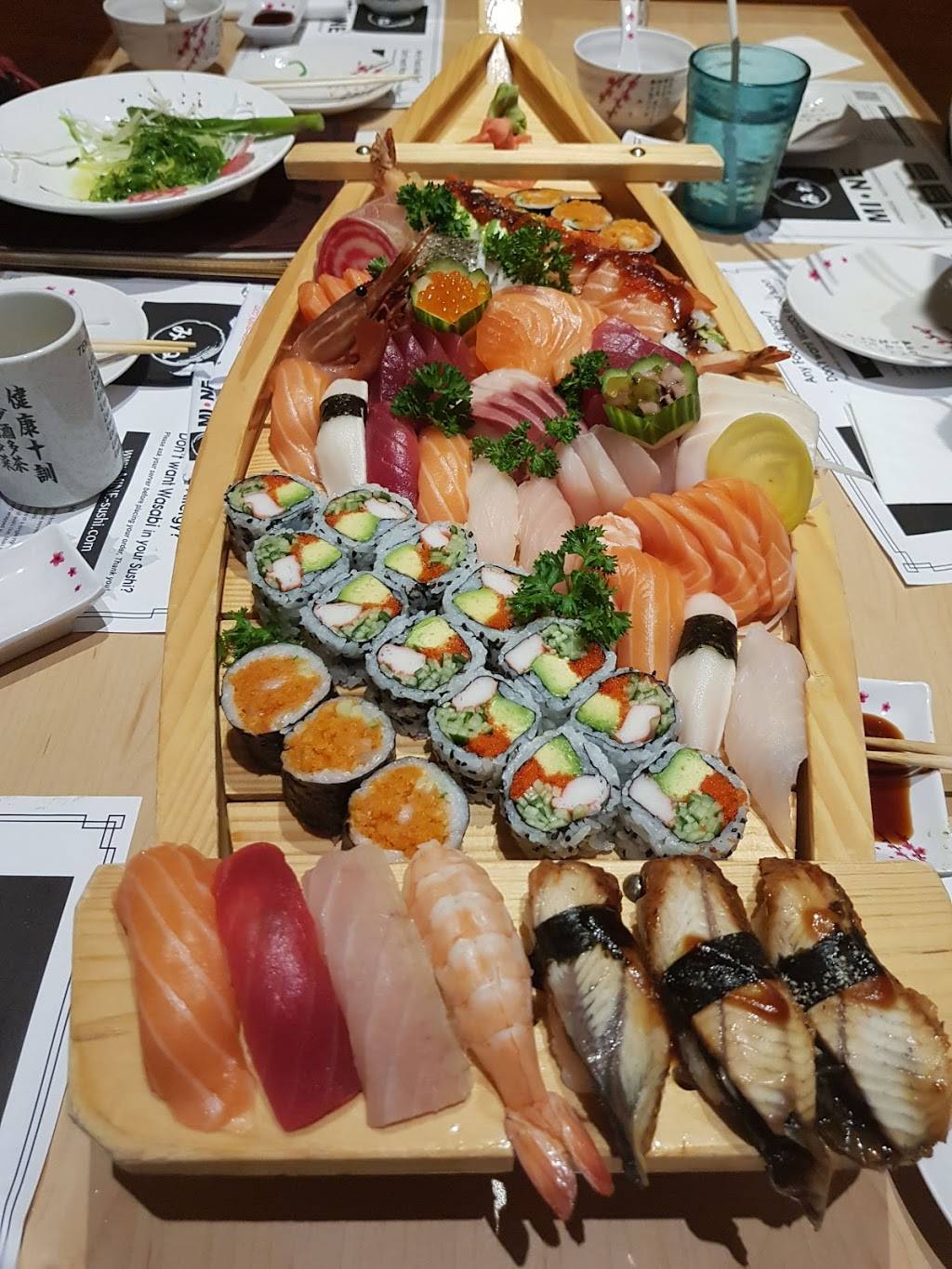Mi-Ne Sushi | restaurant | 125 Pedersen Dr unit #2, Aurora, ON L4G 7R2, Canada | 9055036463 OR +1 905-503-6463