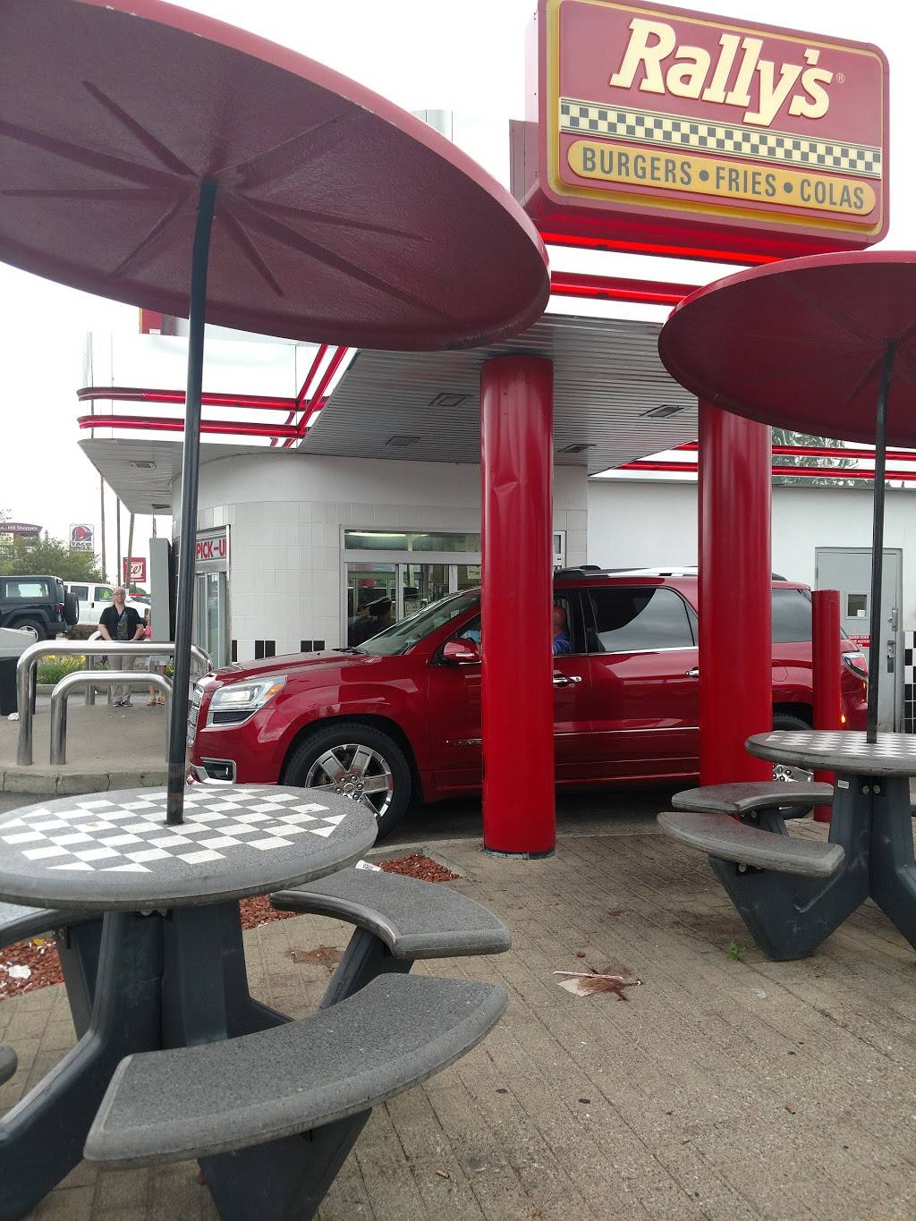 Rallys | restaurant | 7311 W 10th St, Indianapolis, IN 46214, USA | 3172711174 OR +1 317-271-1174