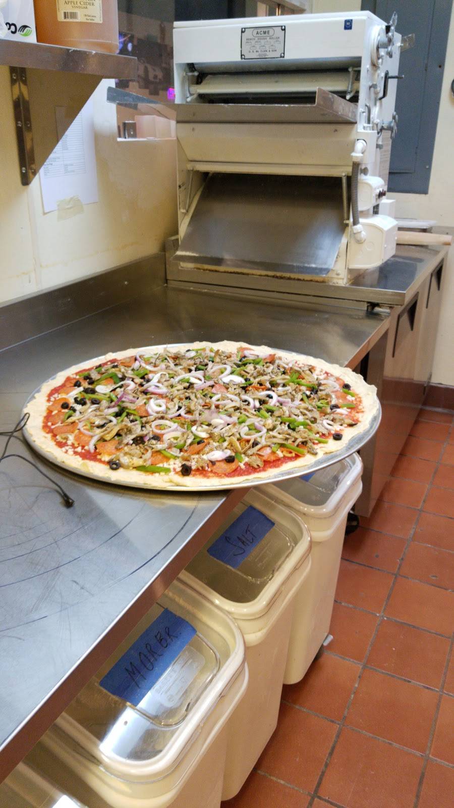 Stuarts Pizza | restaurant | 959 10th St, Modesto, CA 95354, USA | 2094088397 OR +1 209-408-8397