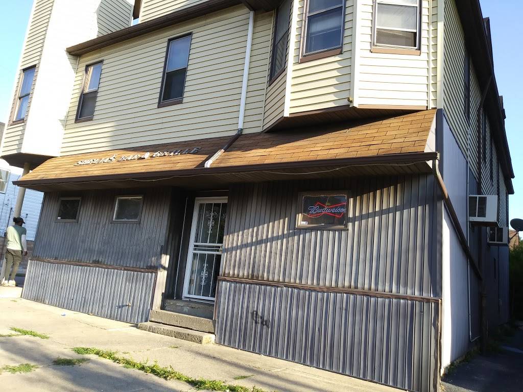 Shelias Bar & Grille | restaurant | 6510 Lansing Ave, Cleveland, OH 44105, USA | 2164102715 OR +1 216-410-2715