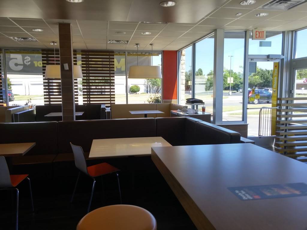 McDonalds | cafe | 1720 W Lindsey St, Norman, OK 73069, USA | 4053294800 OR +1 405-329-4800