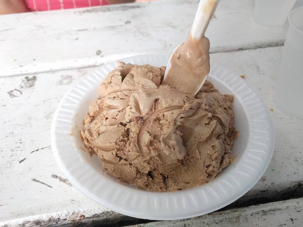 Scoopers - Ice Cream | restaurant | E1209 County Q, Waupaca, WI 54981, USA | 7152586061 OR +1 715-258-6061