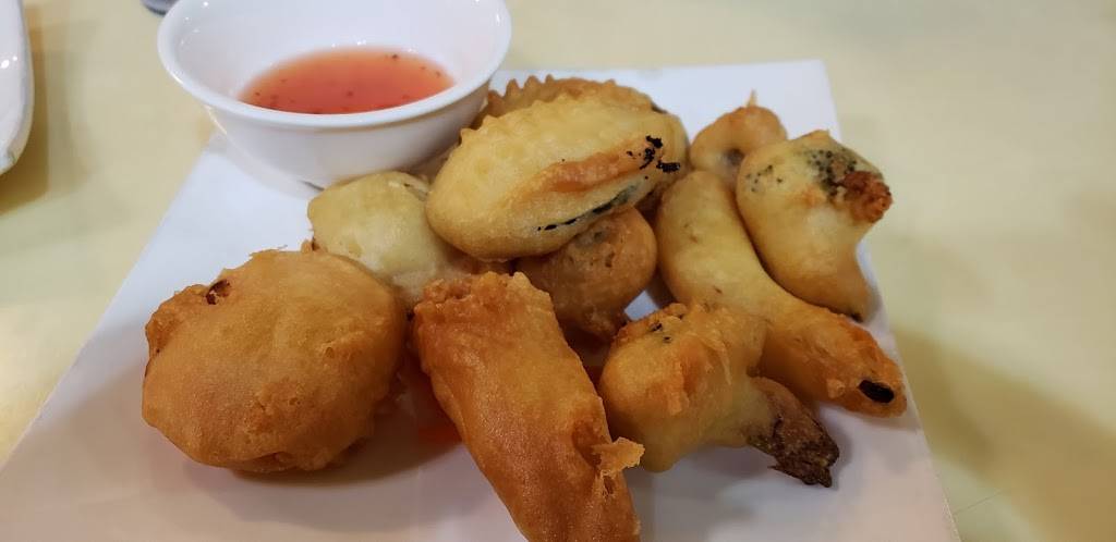 Thai Basil | restaurant | 2705 N Dirksen Pkwy, Springfield, IL 62702, USA | 2175257777 OR +1 217-525-7777