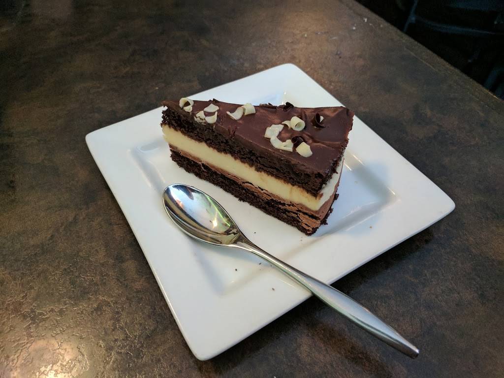 La Vita Bistro | meal takeaway | 102 S Howell St, Pinckney, MI 48169, USA | 7348781111 OR +1 734-878-1111