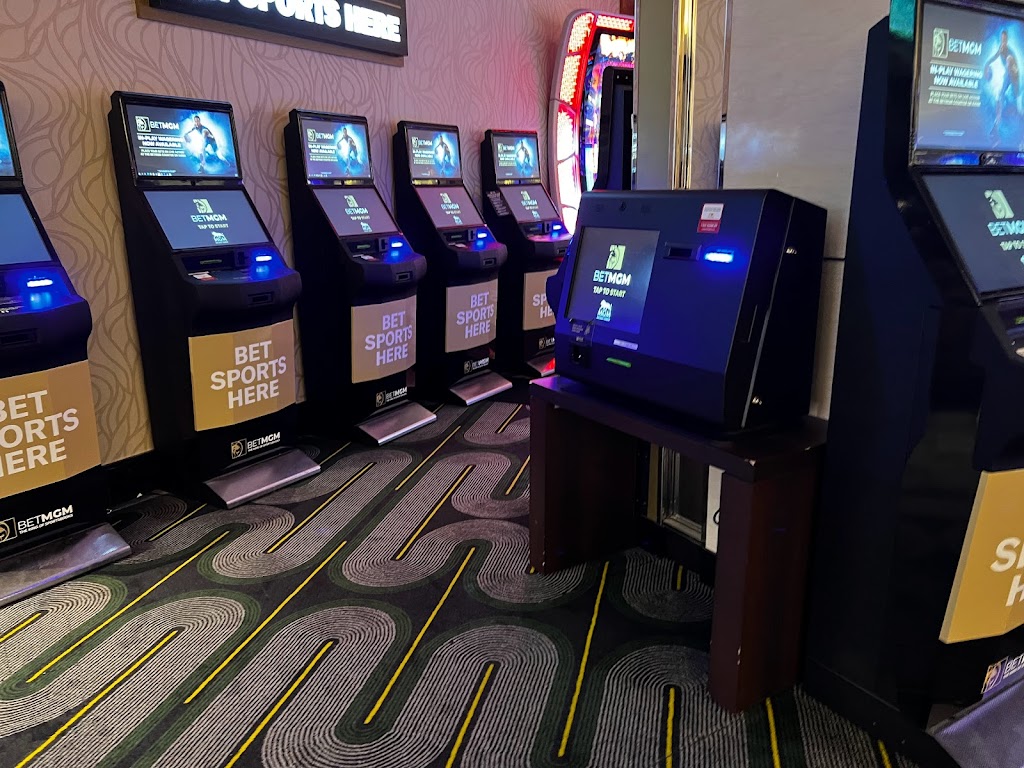 BetMGM Sportsbook & Lounge | restaurant | 101 MGM National Ave, Oxon Hill, MD 20745, USA | 8446466847 OR +1 844-646-6847