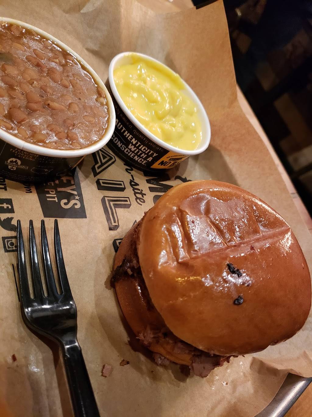 Dickeys Barbecue Pit | restaurant | 1877 E Williams Field Rd, Gilbert, AZ 85295, USA | 4806260686 OR +1 480-626-0686