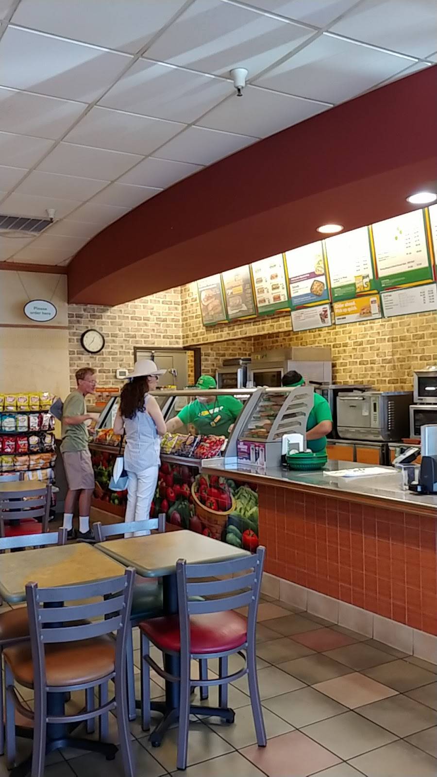 Subway | meal takeaway | 3966 N Oracle Rd, Tucson, AZ 85705, USA | 5208882315 OR +1 520-888-2315