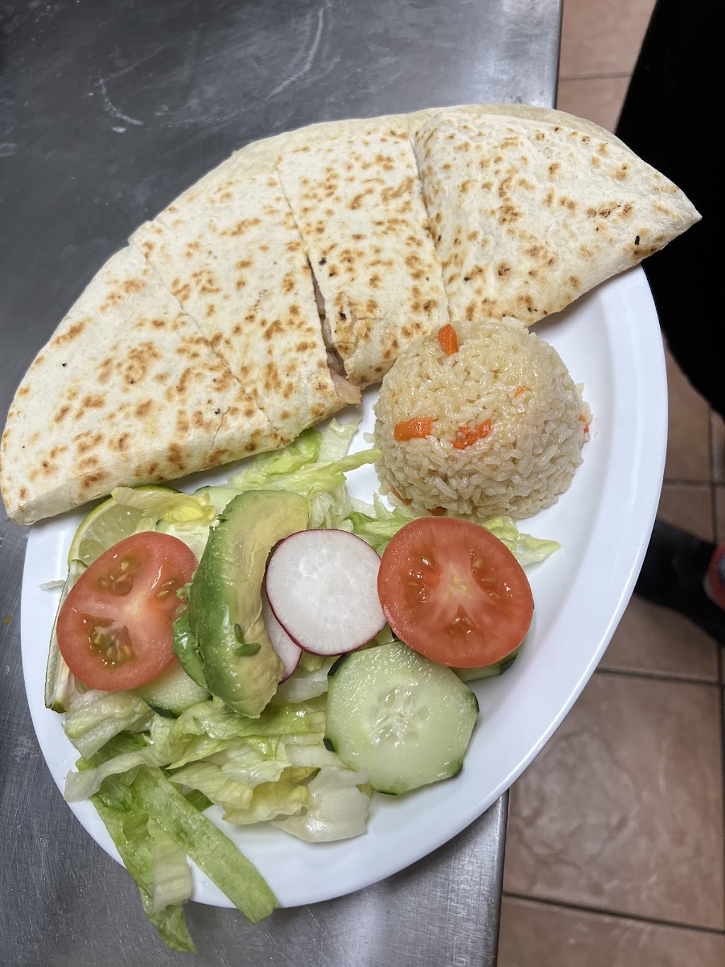 Acajutla Restaurant | restaurant | 1821 N Church St, Burlington, NC 27217, USA | 3363958222 OR +1 336-395-8222