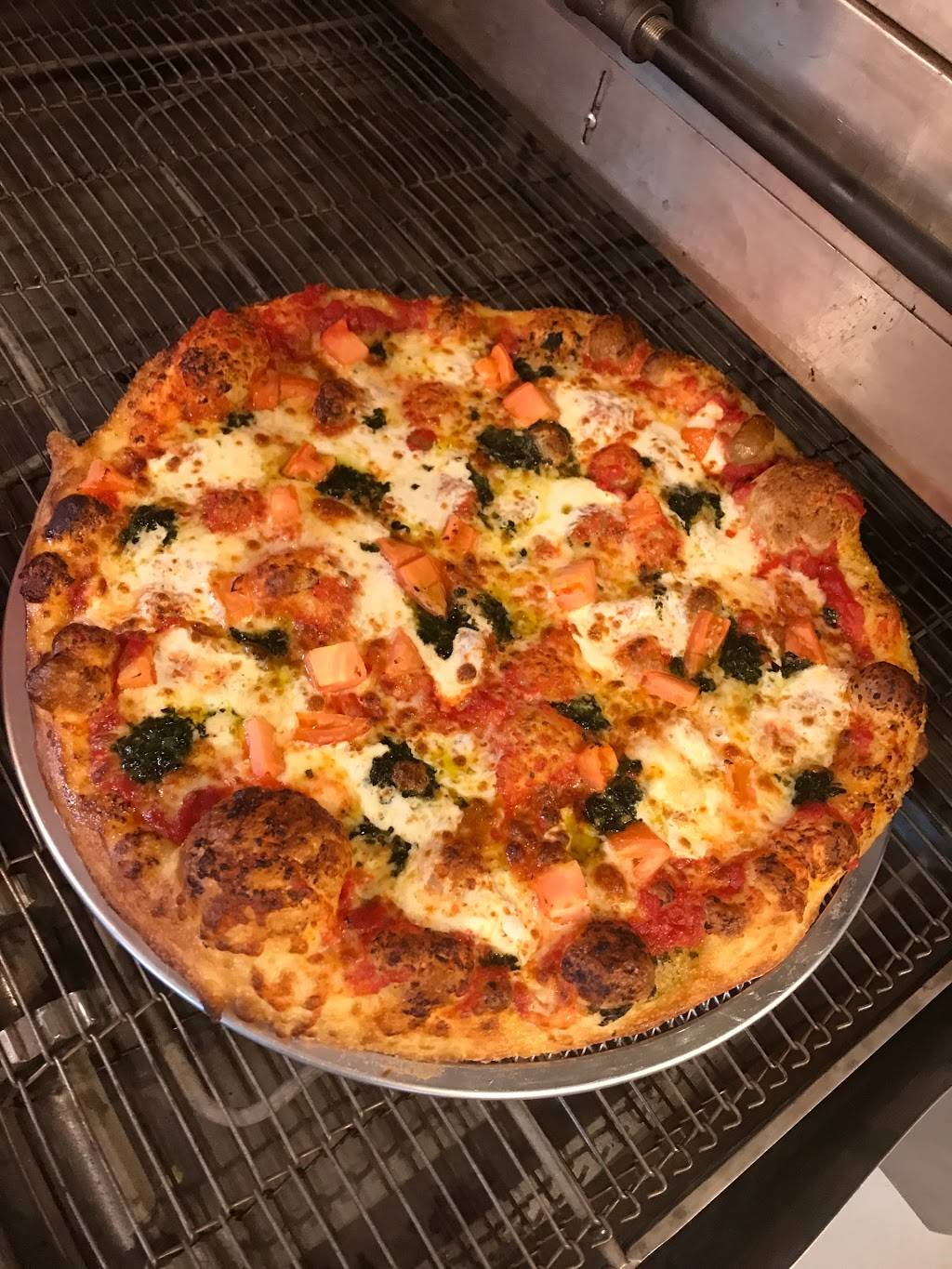 Rotary Pizza | restaurant | 10 Leland St, Rockland, ME 04841, USA | 2075938809 OR +1 207-593-8809