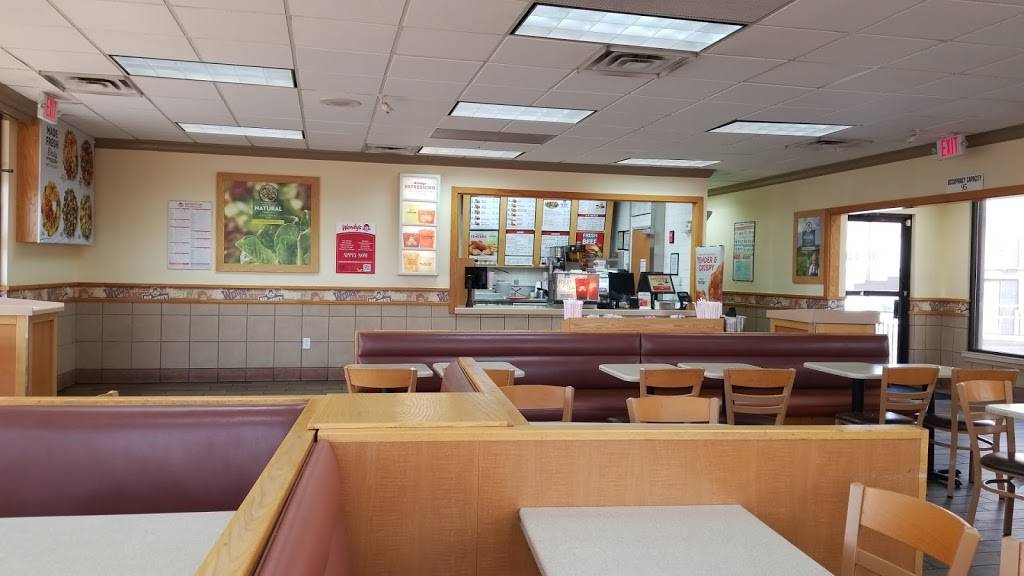 Wendys | restaurant | 7453 N Mesa St, El Paso, TX 79912, USA | 9155849593 OR +1 915-584-9593