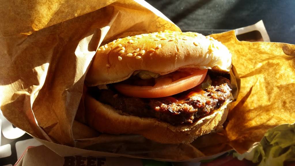 Burger King | restaurant | 3 Cedar Swamp Rd, Glen Cove, NY 11542, USA | 5166090813 OR +1 516-609-0813