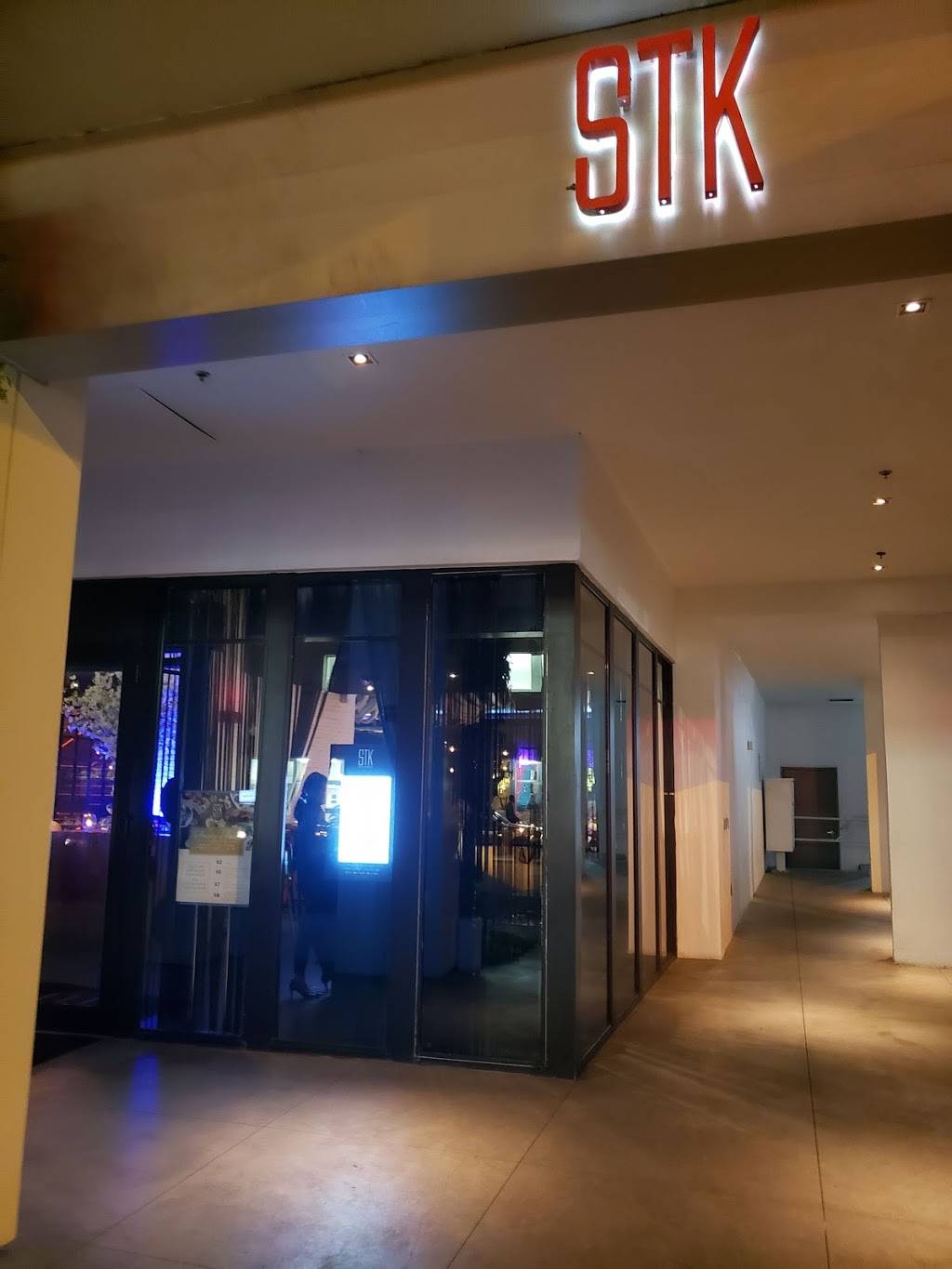 STK South Beach | restaurant | 2305 Collins Ave, Miami Beach, FL 33139, USA | 3056046988 OR +1 305-604-6988