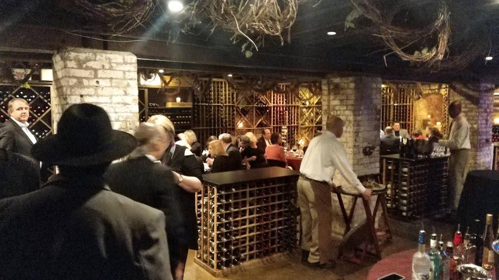 The Vault | restaurant | 314 E Commerce St, San Antonio, TX 78205, USA | 2102248484 OR +1 210-224-8484