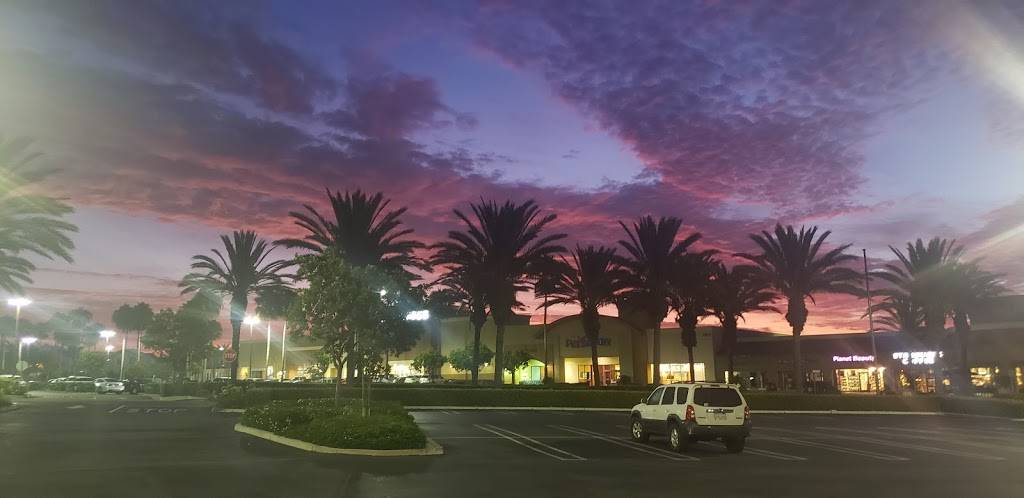 Starbucks | cafe | 7101 Yorktown Ave #104, Huntington Beach, CA 92648, USA | 7143743325 OR +1 714-374-3325