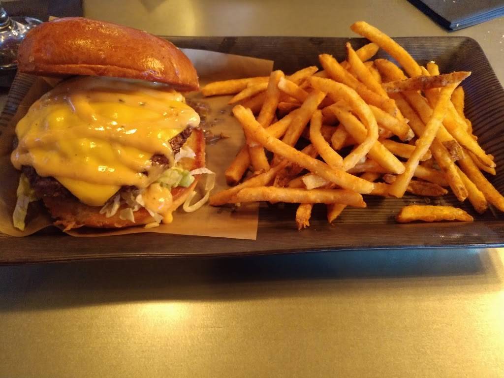 Industry Brewing Co. | restaurant | 8012 N Hale Ave, Peoria, IL 61615, USA | 3098392930 OR +1 309-839-2930