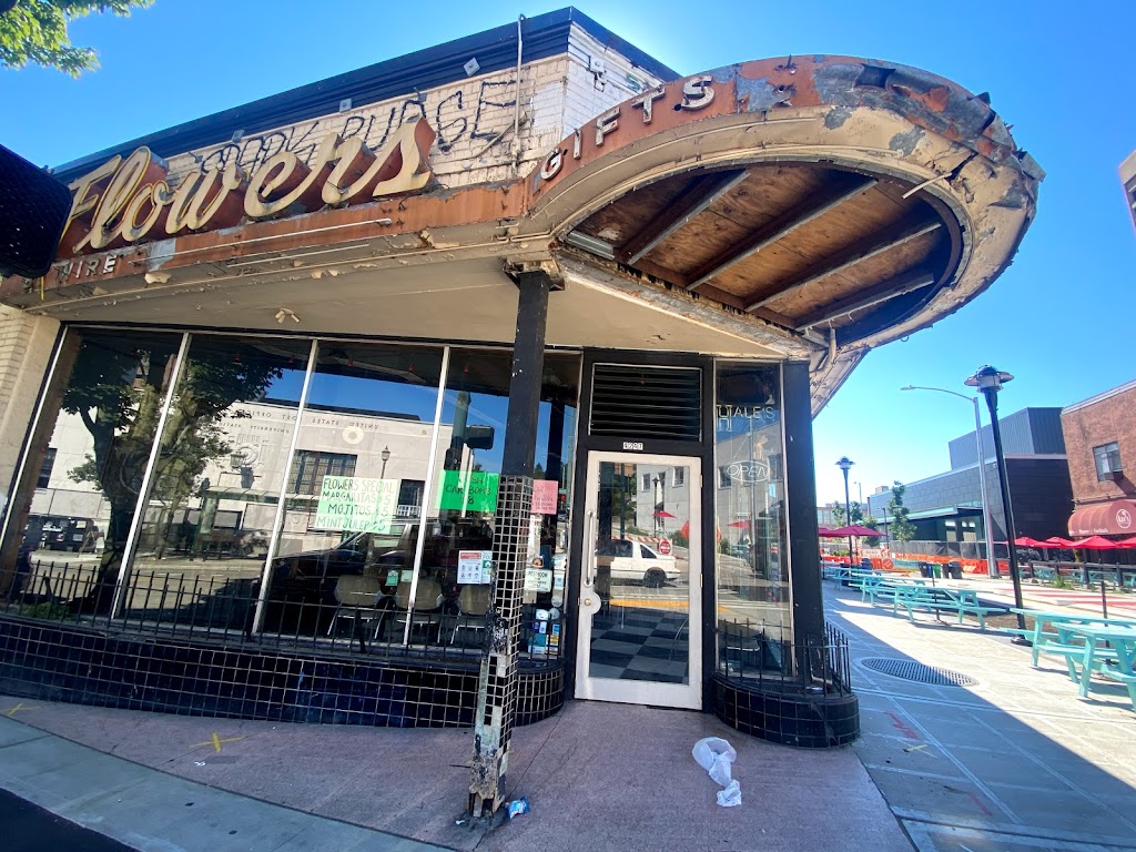 Flowers Bar & Restaurant | restaurant | 4247 University Way NE, Seattle, WA 98105, USA | 2066331903 OR +1 206-633-1903