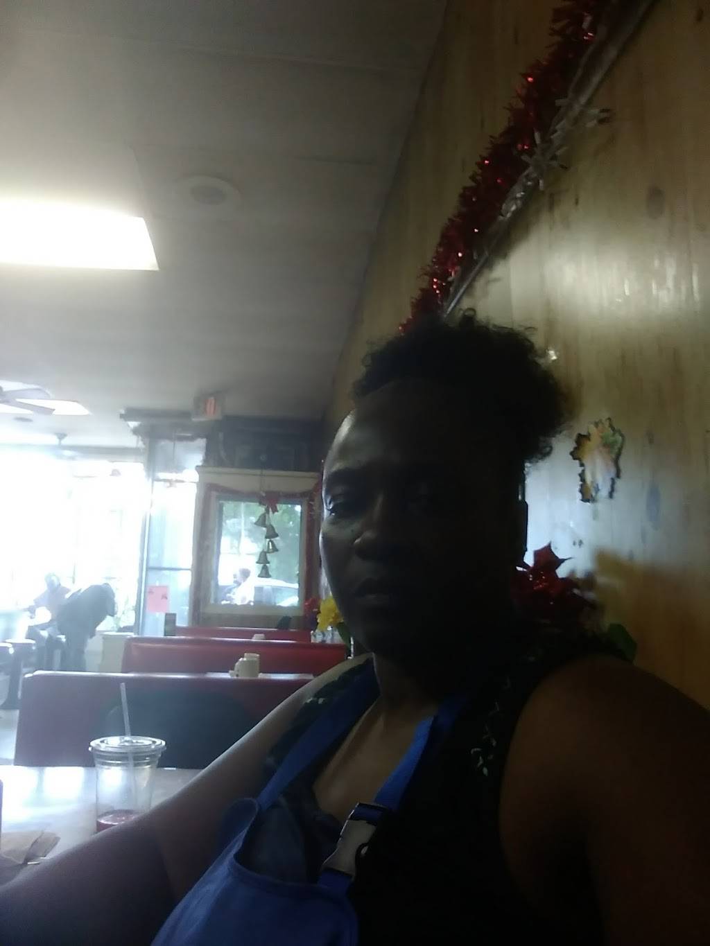 Sara & Lees | cafe | 5535 W Chicago Ave, Chicago, IL 60651, USA | 7733780402 OR +1 773-378-0402