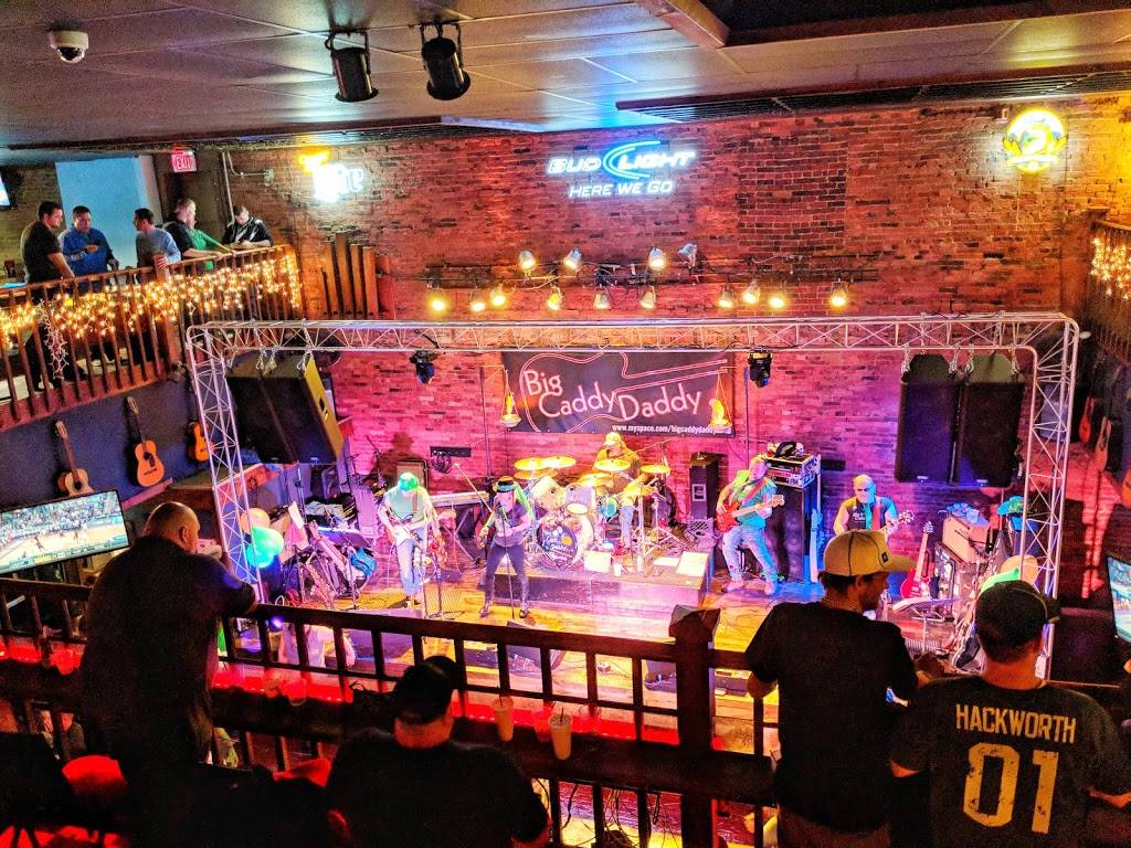 The Venue | restaurant | 110 W Maumee St, Angola, IN 46703, USA | 2606653922 OR +1 260-665-3922