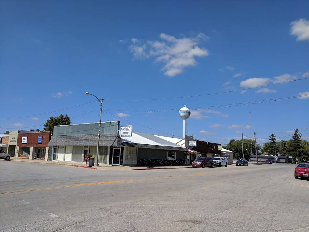 Garfields Bar & Grill | restaurant | 112 E Garfield Ave, Cissna Park, IL 60924, USA | 8154572419 OR +1 815-457-2419