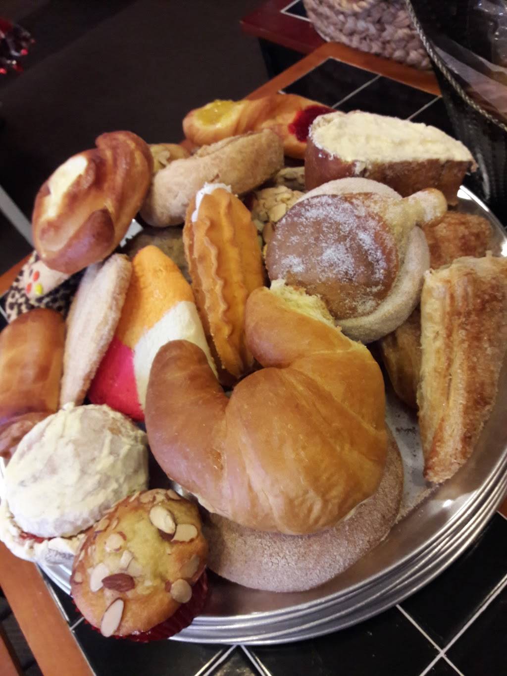 Las Perlas Tapatias | restaurant | 11 N Earl Ave, Lafayette, IN 47904, USA | 7654470601 OR +1 765-447-0601